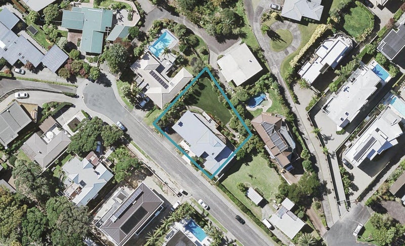 1 Taumata Road, Castor Bay, Auckland - Carousel 1