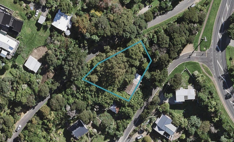 2 Lannan Road, Surfdale, Waiheke Island - Carousel 1