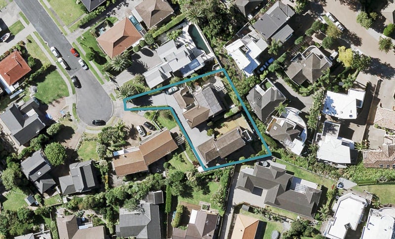 2/15 Malloy Place, Eastern Beach, Auckland - Carousel 1