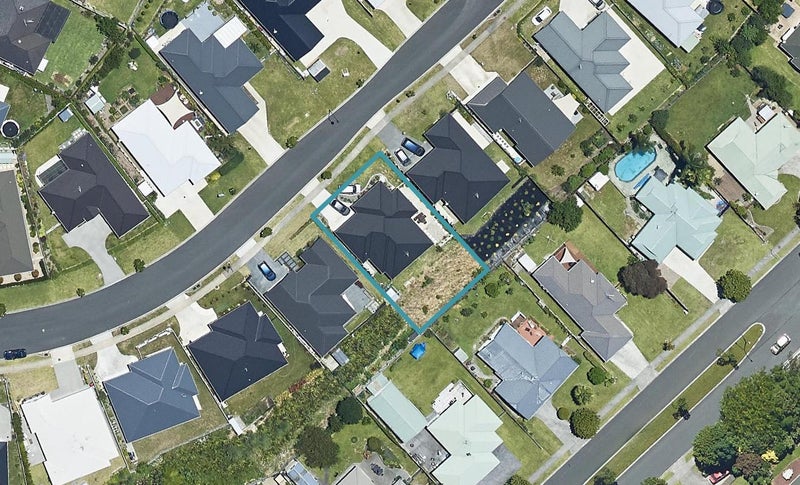34 Fairfax Crescent, Pyes Pa, Tauranga - Carousel 1