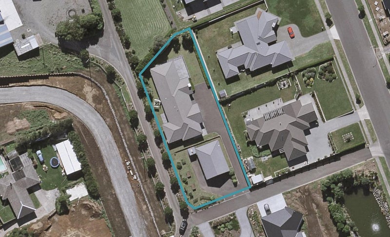 1E Links Drive, Waiwhakaiho, New Plymouth - Carousel 1