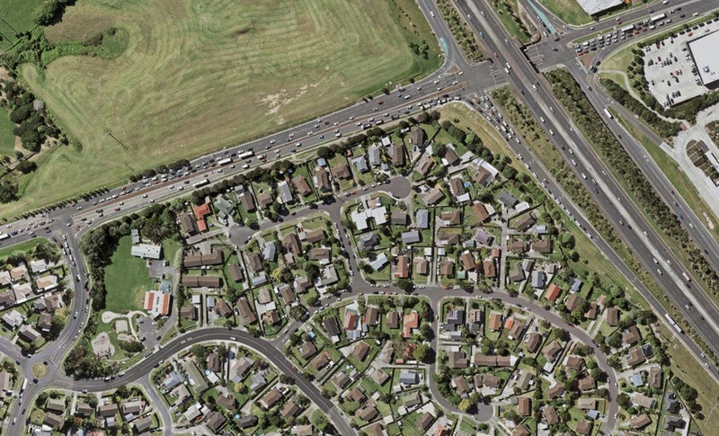 1/5 Cabello Place, Unsworth Heights, Auckland - Carousel 1