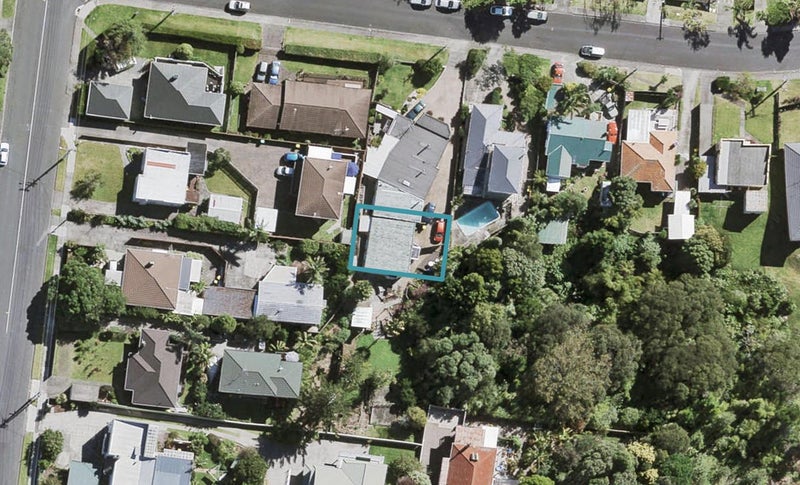 1C Eastglen Road, Glen Eden, Auckland - Carousel 1