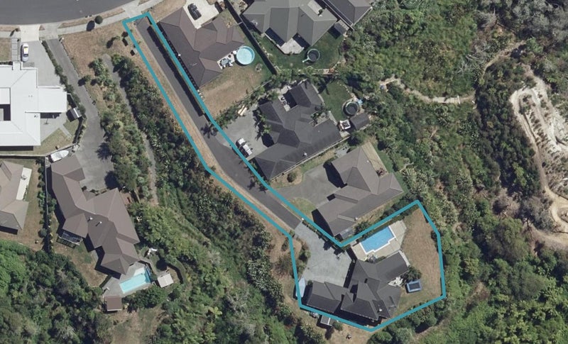 178 St James Drive, Huntington, Hamilton - Carousel 1