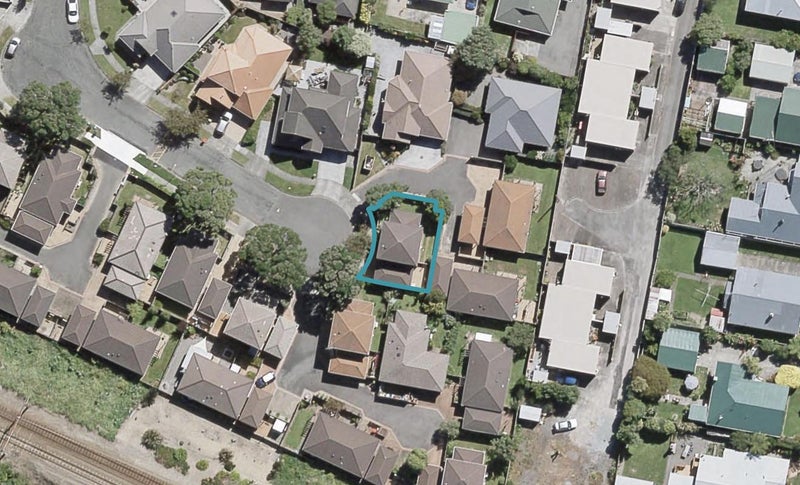 20 Richmond Grove, Woburn, Lower Hutt - Carousel 1