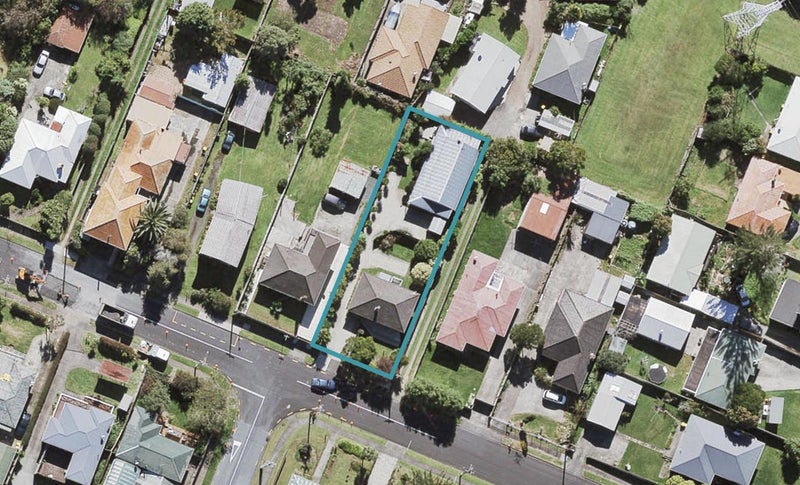 12 Beaubank Road, Kelston, Auckland - Carousel 1