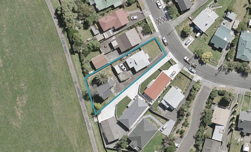 2/23 RANDWICK CRES, MOERA, LOWER HUTT - Carousel 1