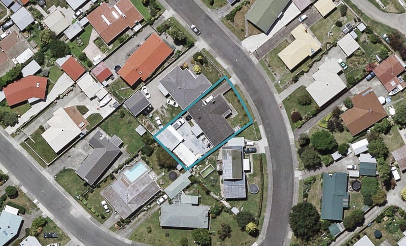 204 Sunnybank Crescent, Camberley, Hastings - Carousel 1