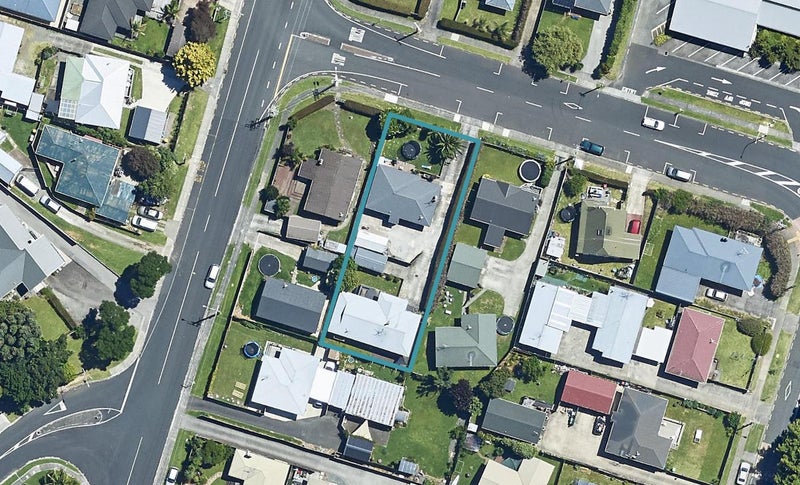 10 Charles Street, Bellevue, Tauranga - Carousel 1