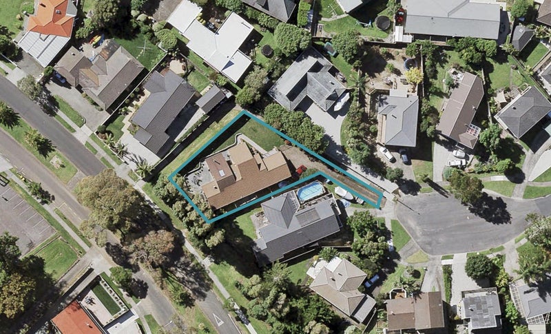 15 Lilian Place, Farm Cove, Auckland - Carousel 1