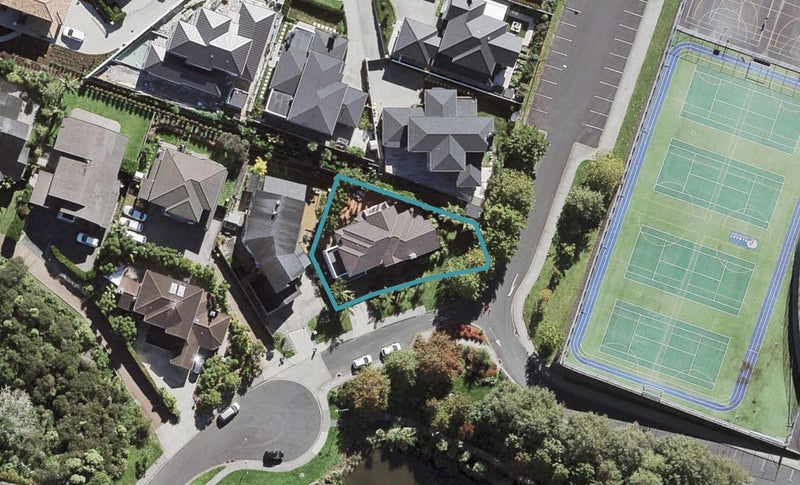64 English Oak Drive, Schnapper Rock, Auckland - Carousel 1