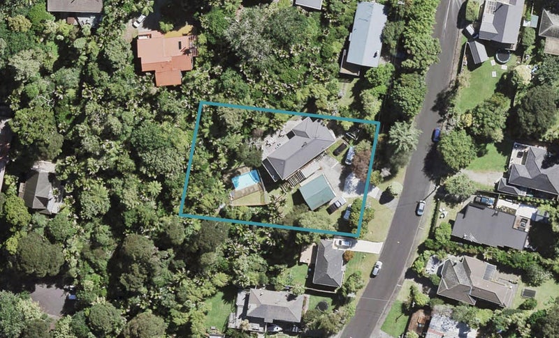 3 Rimutaka Place, Titirangi, Auckland - Carousel 1