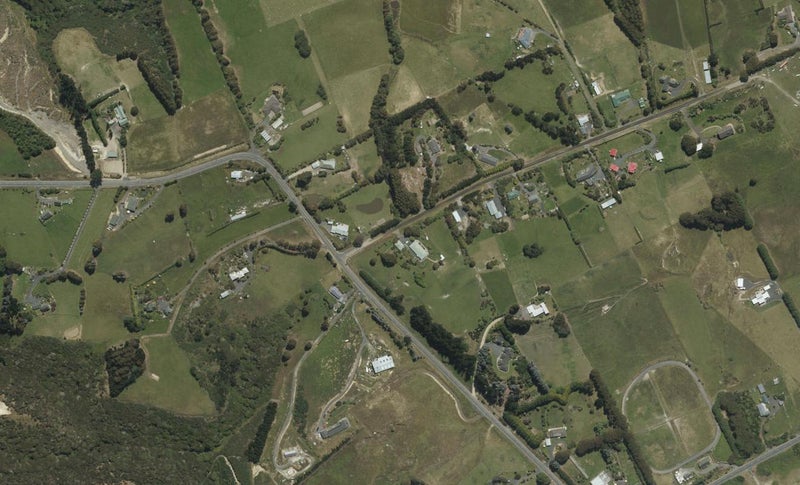8 Highland Road, Brighton, Dunedin - Carousel 1