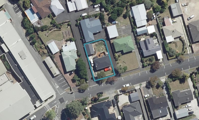 8 Martin Street, Fairfield, Hamilton - Carousel 1