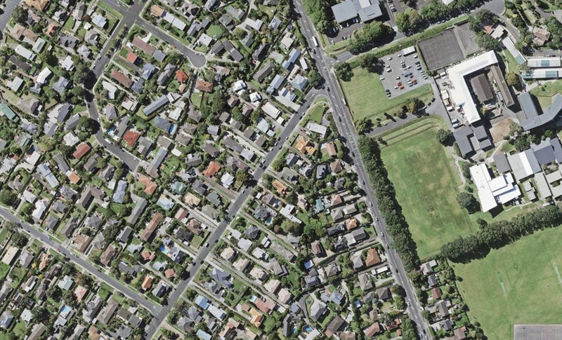 8 Eversleigh Road, Belmont, Auckland - Carousel 1