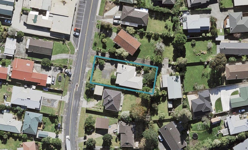 102 Vodanovich Road, Te Atatu South, Auckland - Carousel 1