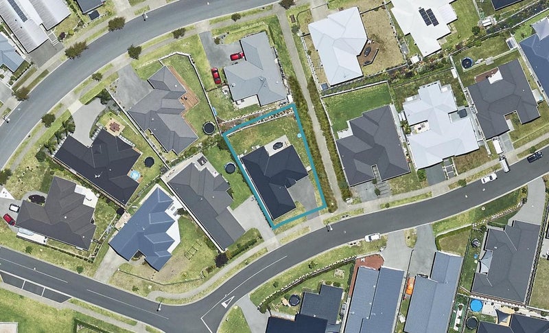7 Benmore Crescent, Pyes Pa, Tauranga - Carousel 1