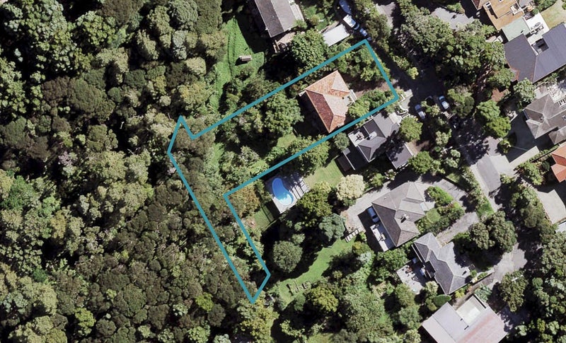 21 Arama Avenue, Titirangi, Auckland - Carousel 1