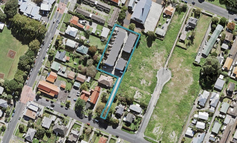 1/6 Islington Avenue, New Lynn, Auckland - Carousel 1