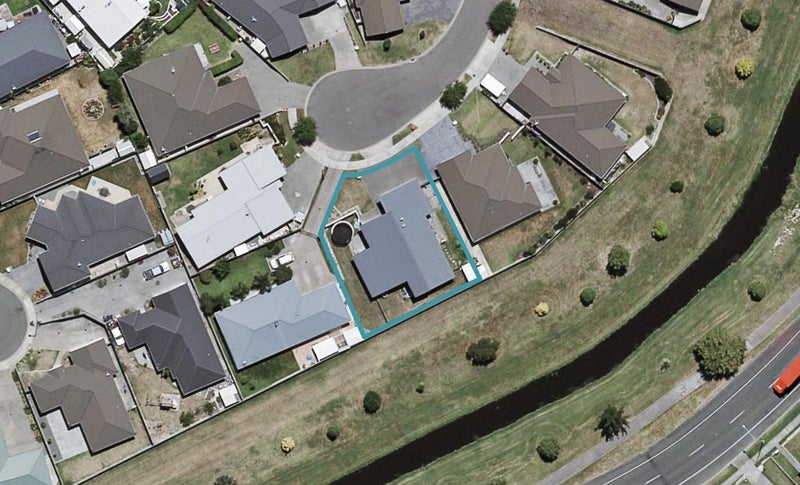 19 Milford Place, Poraiti, Napier - Carousel 1