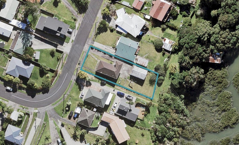 33 Beaubank Road, Kelston, Auckland - Carousel 1