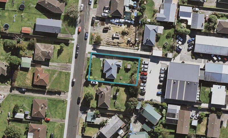 55 Greenslade Crescent, Northcote, Auckland - Carousel 1