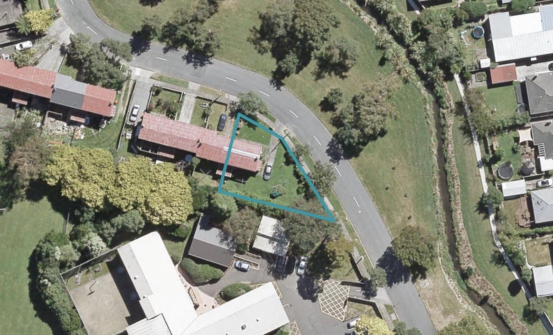 477D Riverside Drive, Fairfield, Lower Hutt - Carousel 1