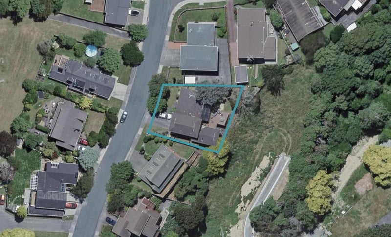 12 Burbank Crescent, Churton Park, Wellington - Carousel 1