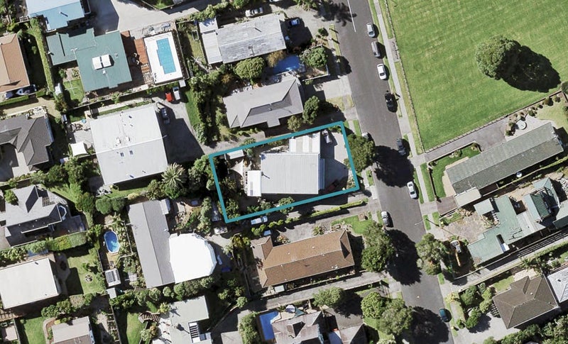 22 McCrystal Avenue, Bucklands Beach, Auckland - Carousel 1