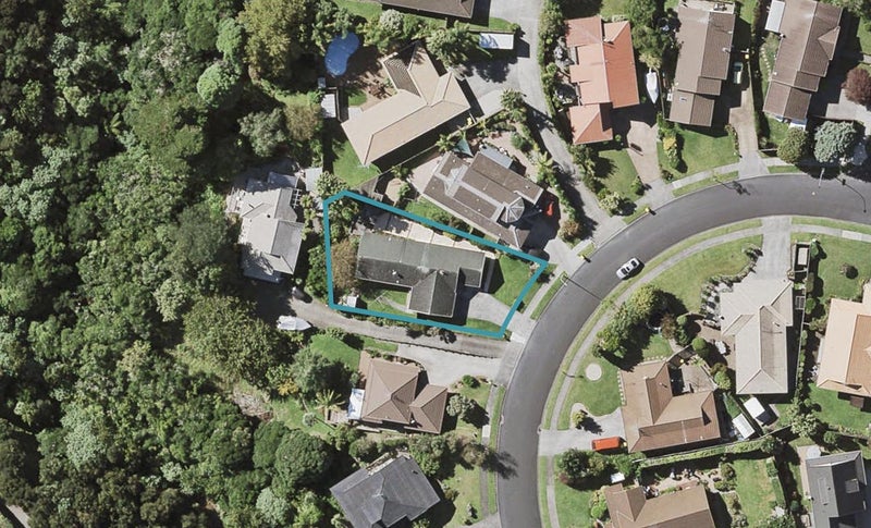21 Pinewood Grove, Botany Downs, Auckland - Carousel 1
