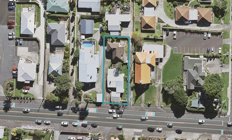 2/101 Onewa Road, Northcote, Auckland - Carousel 1
