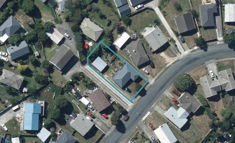 15 Rangituhi Crescent, Takapuwahia, Porirua - Carousel 1