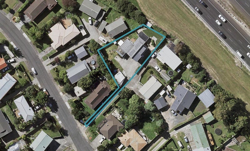 79 Totaravale Drive, Totara Vale, Auckland - Carousel 1