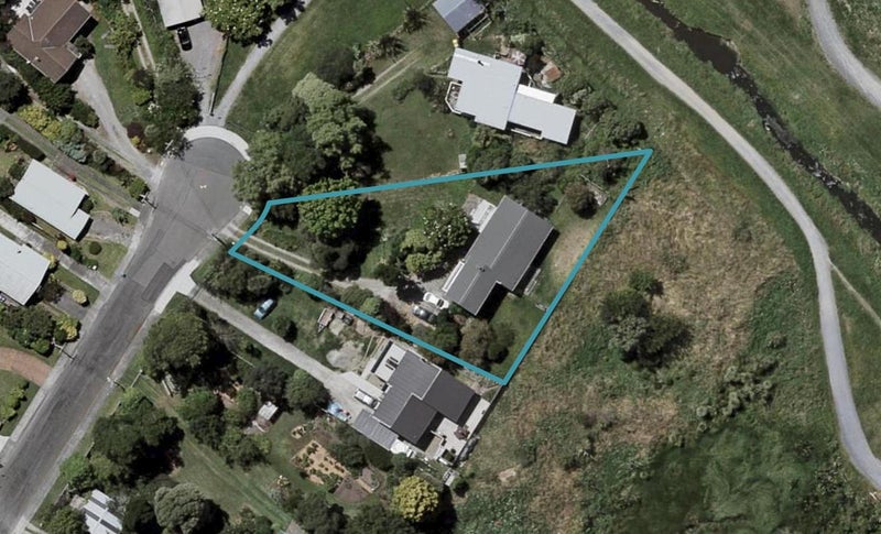 96 Kiwi Road, Raumati Beach, Paraparaumu - Carousel 1