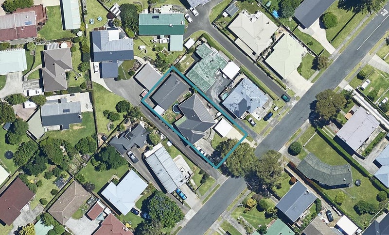 11 Regent Street, Brookfield, Tauranga - Carousel 1