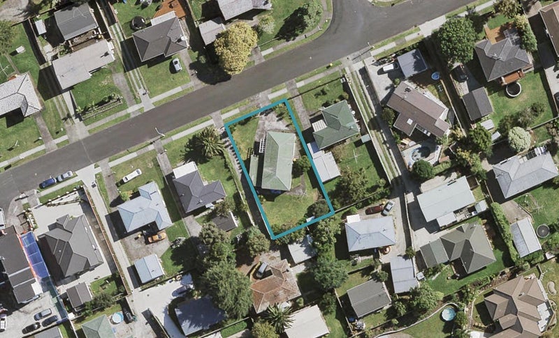 15 McQuarrie Avenue, Wattle Downs, Auckland - Carousel 1