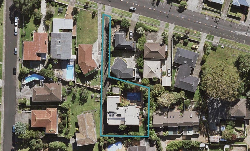 48 Raleigh Road, Northcote, Auckland - Carousel 1