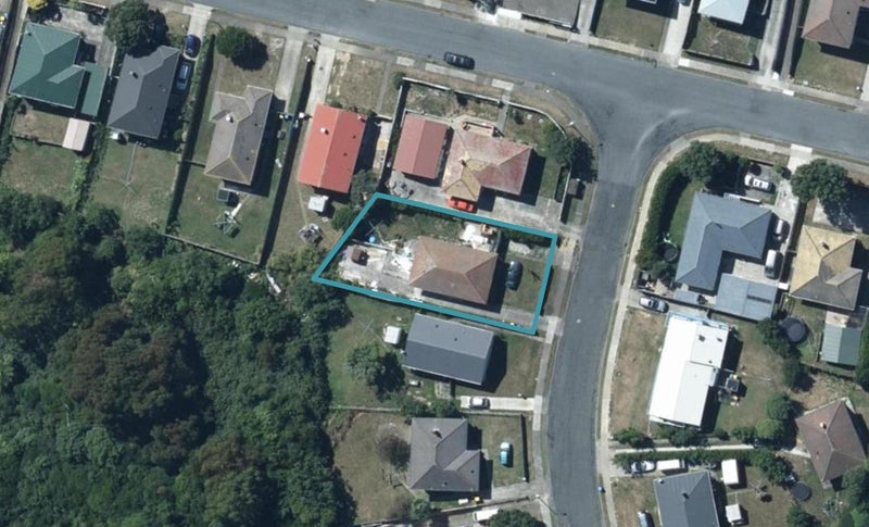 4 Sasanof View, Ascot Park, Porirua - Carousel 1