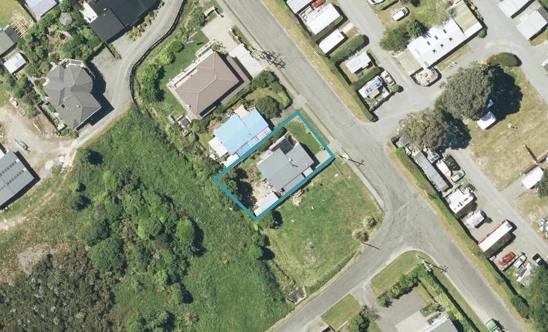 10B Waimarama Street, Waikawa, Picton - Carousel 1