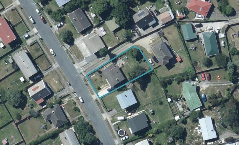 15 Aberfeldy Street, Cannons Creek, Porirua - Carousel 1