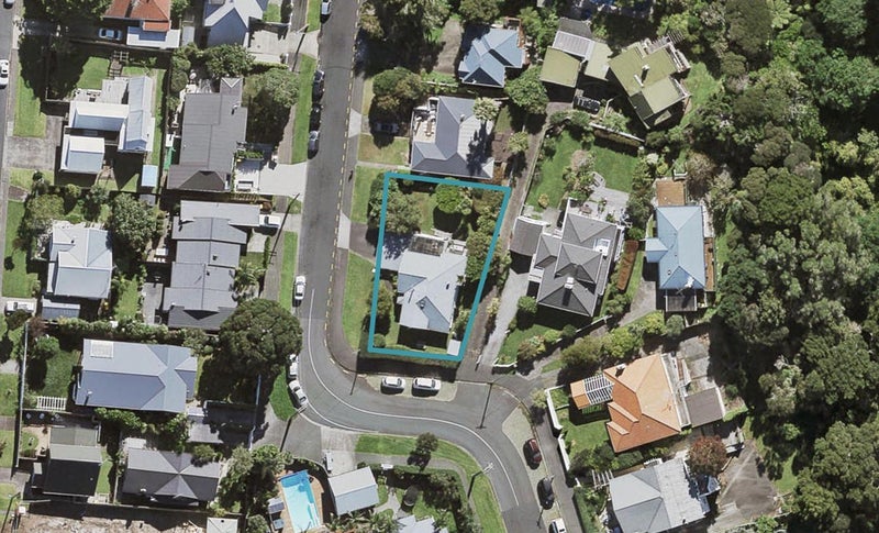8 Seaview Avenue, Northcote, Auckland - Carousel 1
