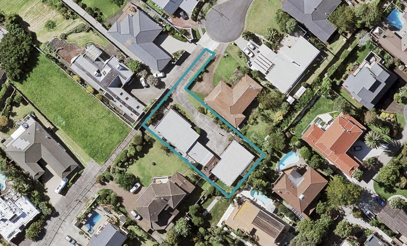 2/14 Falstaff Place, Half Moon Bay, Auckland - Carousel 1