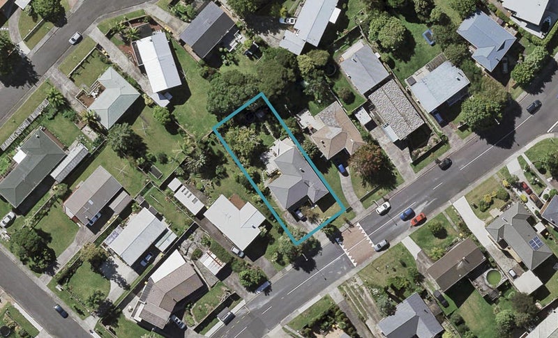 16 Juniper Road, Sunnynook, Auckland - Carousel 1