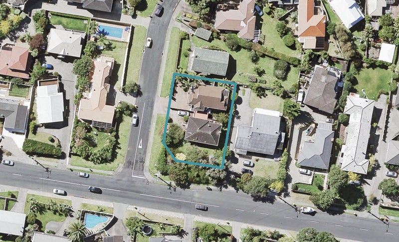 1/629 Beach Road, Rothesay Bay, Auckland - Carousel 1