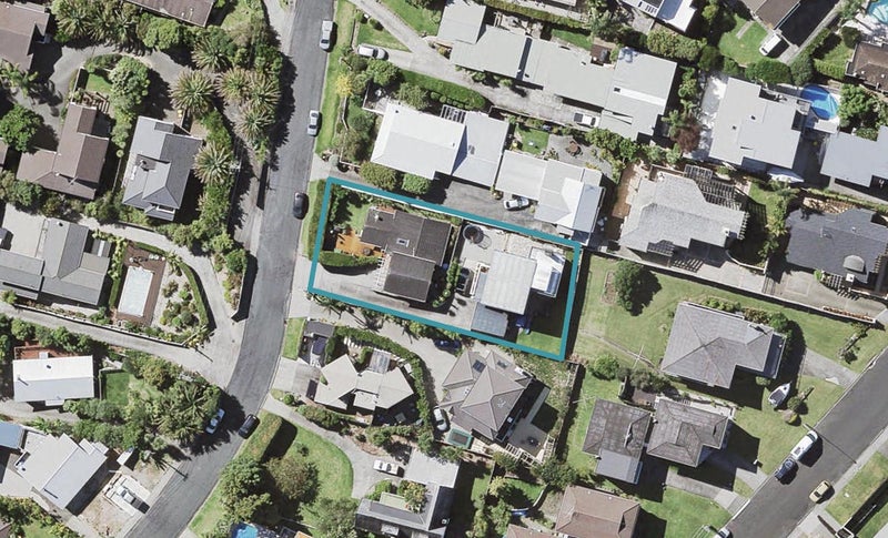 2/21 Heathcote Road, Castor Bay, Auckland - Carousel 1