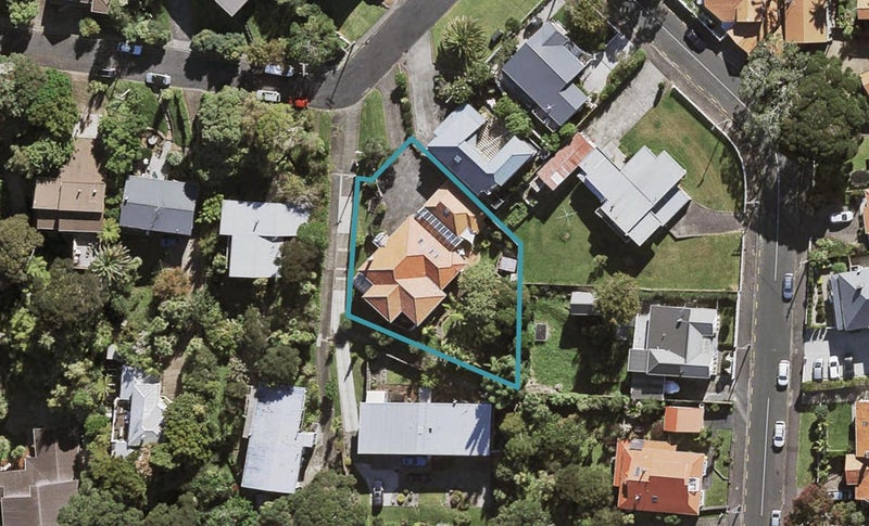 2 Wilding Avenue, Northcote Point, Auckland - Carousel 1