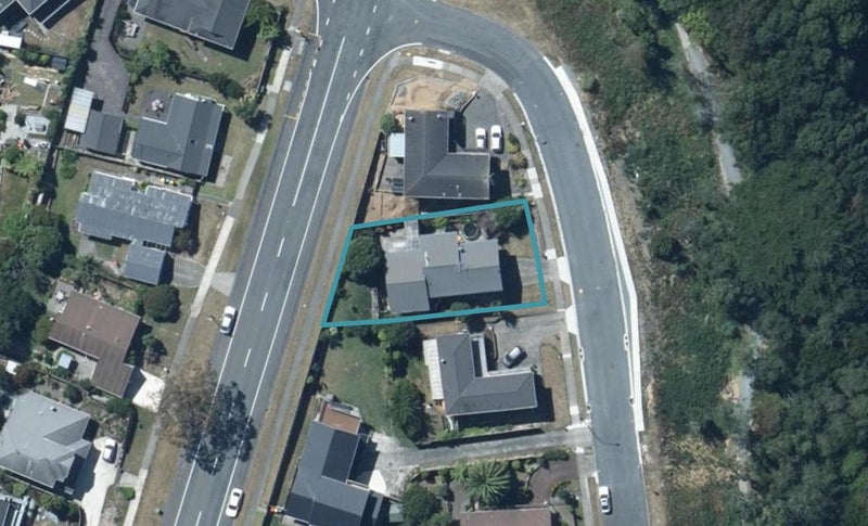 4 Albatross Close, Whitby, Porirua - Carousel 1