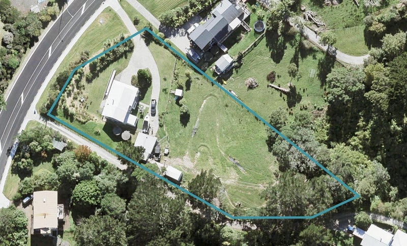 1133 Whangaparaoa Road, Tindalls Beach, Whangaparaoa - Carousel 1