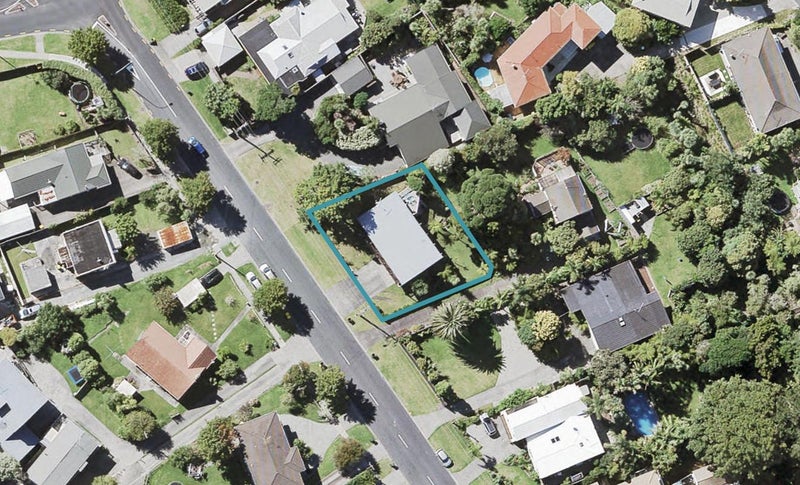 33 Lyons Avenue, Murrays Bay, Auckland - Carousel 1