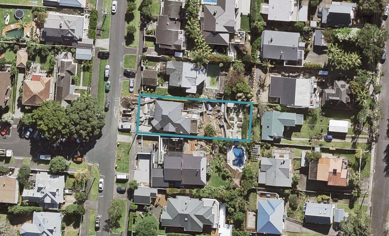 9 Richmond Avenue, Northcote Point, Auckland - Carousel 1